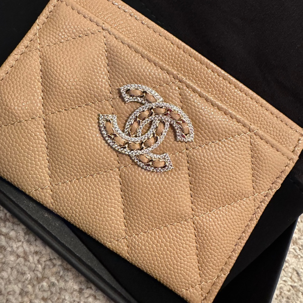 Chanel Card holder , beige , brand new never used with authentication card